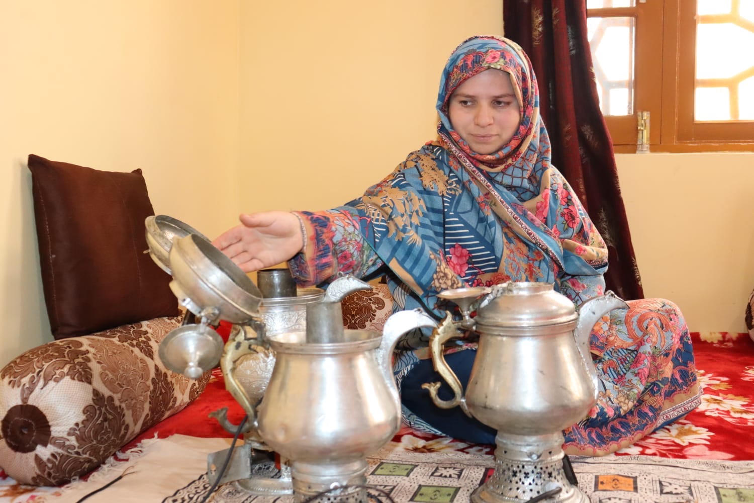 qazigund-woman-upgrades-traditional-kashmiri-samovar-introduces-gas