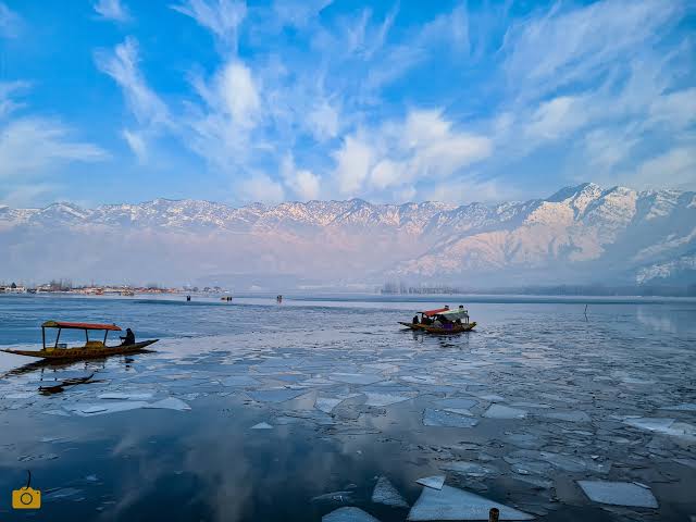In times freezing cold, Kashmir's Wular Lake catches eyes of bollywood | KNO
